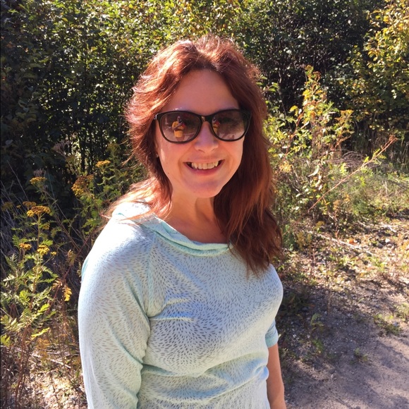 Meet your Posher, Leona - Picture 10 of 15